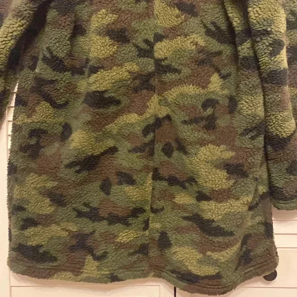 American Eagle Camo Sherpa Jacket Size Medium. - Picture 9 of 9